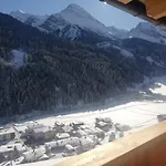 Loeberbauer, * トゥクス